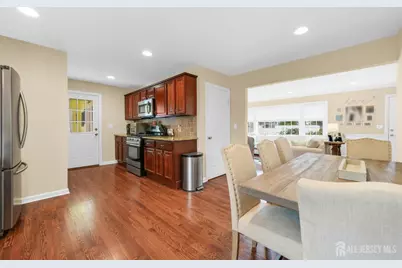 555 E Washington Avenue E, Woodbridge Township, NJ 07095 - Photo 7