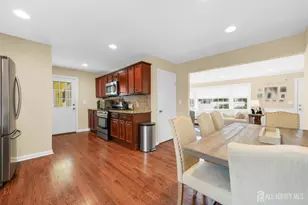 555 E Washington Ave E, Woodbridge Township, NJ 07095 - Photo 7