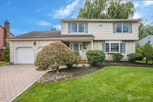 11 Woodrow Wilson Dr, Edison, NJ 08820 - Photo 1