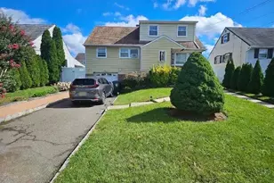136 Isabelle St, Menlo Park Terrace, NJ 08840 - Photo 1