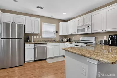 12 Berkshire Court, Manalapan Township, NJ 07726 - Photo 5