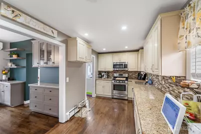 555 E Maple Avenue E, Woodbridge Township, NJ 07095 - Photo 13