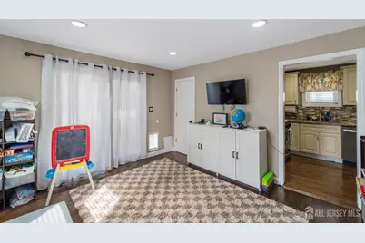 555 E Maple Avenue E, Woodbridge Township, NJ 07095 - Photo 15