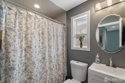 555 E Maple Avenue E, Woodbridge Township, NJ 07095 - Photo 19