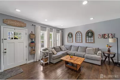 555 E Maple Avenue E, Woodbridge Township, NJ 07095 - Photo 5
