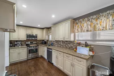 555 E Maple Avenue E, Woodbridge Township, NJ 07095 - Photo 11