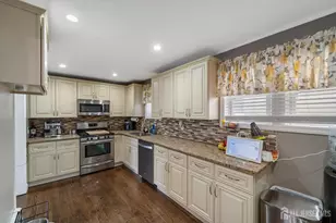 555 E Maple Ave E, Woodbridge Township, NJ 07095 - Photo 11