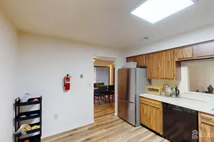 280 Willowbrook Dr, North Brunswick Township, NJ 08902 - Photo 19