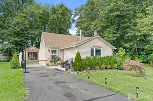 39 Salem Pl, Aberdeen Township, NJ 07721 - Photo 1