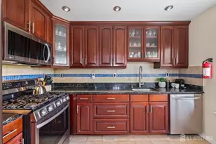 2202 Timber Ridge Ct, Sayreville, NJ 08859 - Photo 3