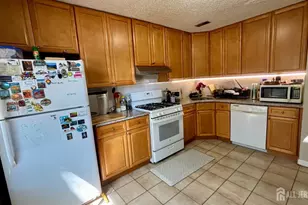 36 Carriage Pl, Edison, NJ 08820 - Photo 7