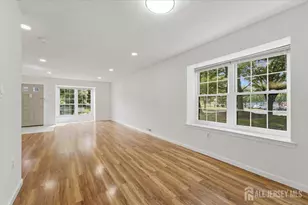 543 Manchester Ct, Piscataway Township, NJ 08854 - Photo 5