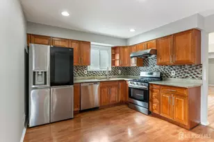 102 Benjamin Ct, South Brunswick Township, NJ 08810 - Photo 9