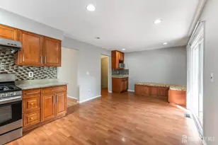 102 Benjamin Ct, South Brunswick Township, NJ 08810 - Photo 11