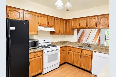 107 Woodbridge Commons Way, Iselin, NJ 08830 - Photo 5