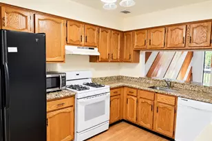 107 Woodbridge Commons Way, Iselin, NJ 08830 - Photo 5