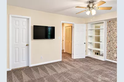 107 Woodbridge Commons Way, Iselin, NJ 08830 - Photo 17