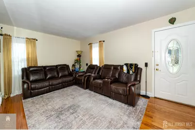 9 McAuliffe Drive, North Brunswick Township, NJ 08902 - Photo 5