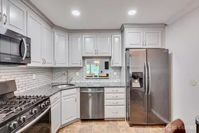 26 Townsend Court, Franklin Township, NJ 08823 - Photo 3