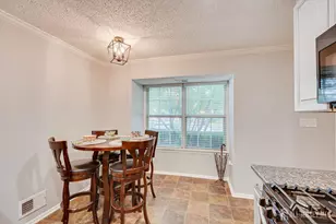 26 Townsend Ct, Franklin Township, NJ 08823 - Photo 5