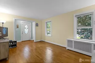 16 Vanderbuilt Pl, Woodbridge Township, NJ 07095 - Photo 3