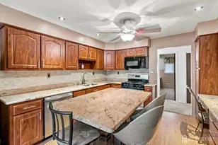 1 Hidden Lake Dr, North Brunswick Township, NJ 08902 - Photo 13