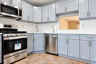 240 Hampshire Ct, Piscataway Township, NJ 08854 - Photo 3