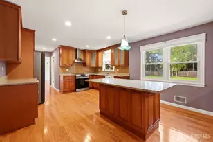 83 Hidden Lake Dr, North Brunswick Township, NJ 08902 - Photo 9