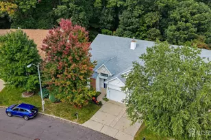 22 Stonewyck Pl, Monroe Township, NJ 08831 - Photo 5