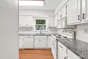 636 Yale Way, Monroe Township, NJ 08831 - Photo 7