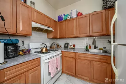 548 Bramhall Avenue, Jersey City, NJ 07304 - Photo 9