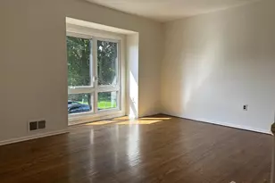 367 Willowbrook Dr, North Brunswick Township, NJ 08902 - Photo 11