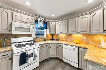[Address not provided], Carteret, NJ 07008 - Photo 9
