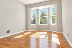 323 Wimbeldon Ct, North Brunswick Township, NJ 08902 - Photo 17