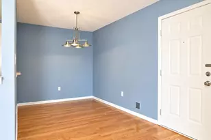 323 Wimbeldon Ct, North Brunswick Township, NJ 08902 - Photo 3