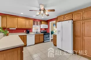 652 Brookside Dr, Middletown, NJ 07718 - Photo 13