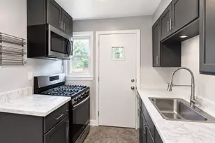 38 MacArthur Dr, Edison, NJ 08837 - Photo 3