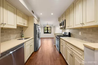88 Golden Square, Woodbridge Township, NJ 07095 - Photo 5