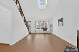 268 Edgeware Ct, Franklin Township, NJ 08873 - Photo 5