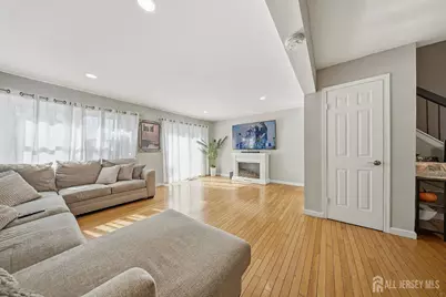 6102 N Oaks Boulevard, North Brunswick Township, NJ 08902 - Photo 9