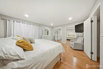 6102 N Oaks Boulevard, North Brunswick Township, NJ 08902 - Photo 21
