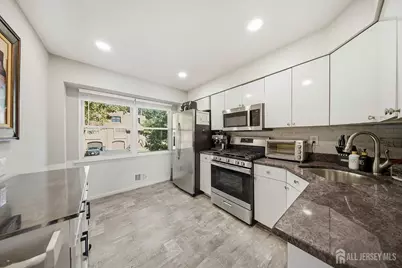 6102 N Oaks Boulevard, North Brunswick Township, NJ 08902 - Photo 5
