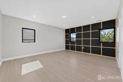 810 N 2nd Avenue #4, Highland Park, NJ 08904 - Photo 17