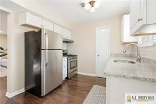 609 N Oaks Blvd, North Brunswick Township, NJ 08902 - Photo 5