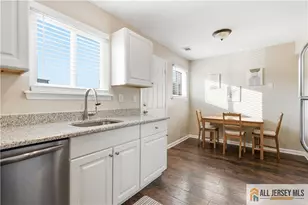 609 N Oaks Blvd, North Brunswick Township, NJ 08902 - Photo 7