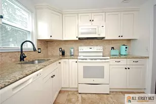 264 Middlebury Ln, Monroe Township, NJ 08831 - Photo 7