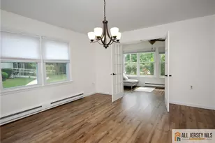 264 Middlebury Ln, Monroe Township, NJ 08831 - Photo 15