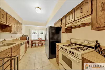 6 Sherry Court, Edison, NJ 08820 - Photo 7