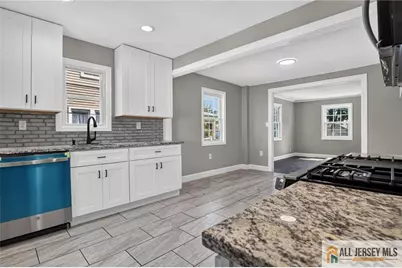 16 Oakwood Place, North Brunswick Township, NJ 08902 - Photo 5