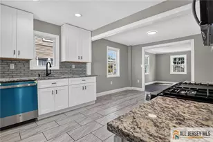 16 Oakwood Pl, North Brunswick Township, NJ 08902 - Photo 5